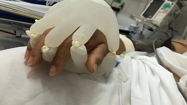 “La mano di Dio”: l’idea di un’infermiera per dare conforto ai malati di Covid