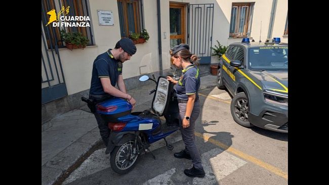 Sequestrati dalla GdF migliaia di scooter elettrici venduti come biciclette elettriche