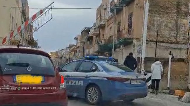 mazara-malfunzionamento-al-passaggio-a-livello-di-via-roma-traffico-in-tilt