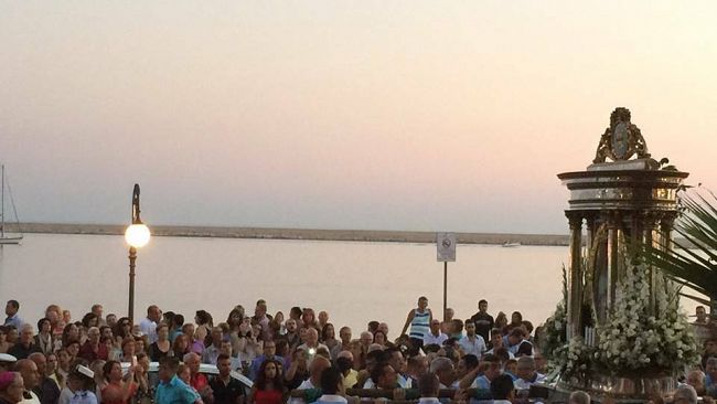 Lo sguardo fotografico della giovane Gloria Roberti in un momento della processione della Madonna del Paradiso