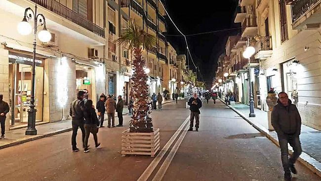 Mazara, accese le luminarie natalizie “homemade” in centro