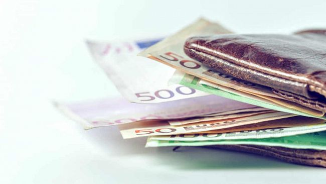 Mazara, ritrova il portafogli e lo consegna al proprietario