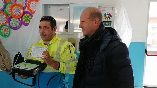 Mazara: defibrillatori consegnati al IV Circolo didattico dall’Associazione Misericordia con il progetto “Democrazia Partecipata”