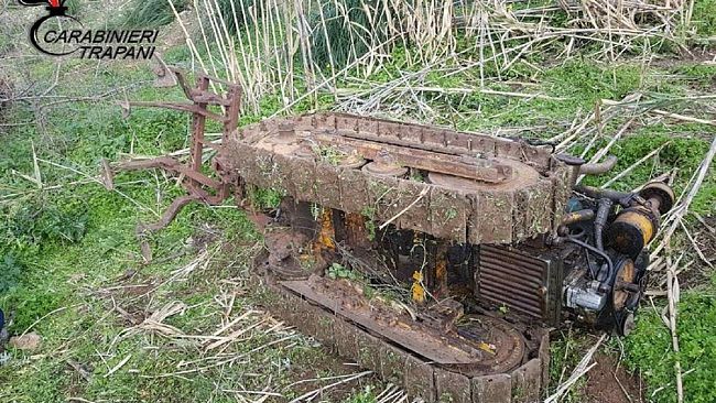 Trapani: anziano agricoltore schiacciato da un trattore, salvato dai Carabinieri