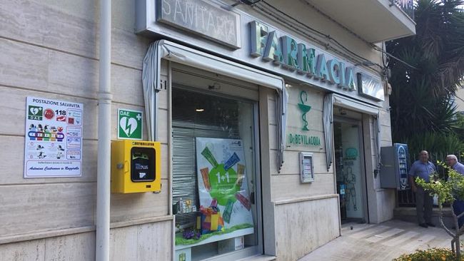 Rubato un defibrillatore pubblico. Ritrovato grazie al segnale Gps