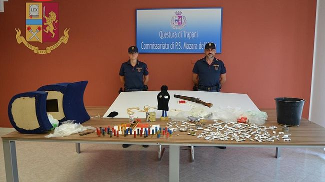 Mazara, arrestato 33enne per diversi reati, fra i quali: detenzione di droga a fini di spaccio e di un fucile a canne mozze