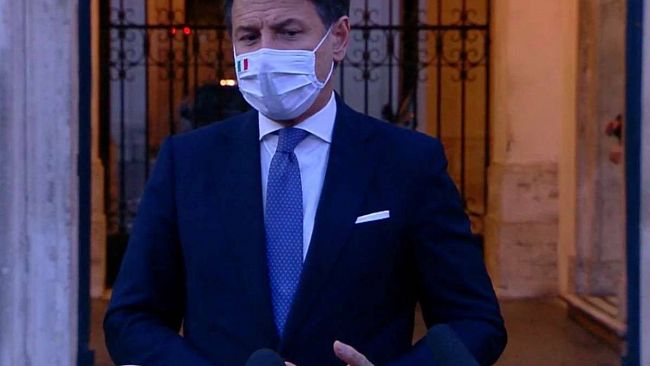 Conte proroga lo stato d’emergenza: multe da 400 a 1000 euro senza la mascherina