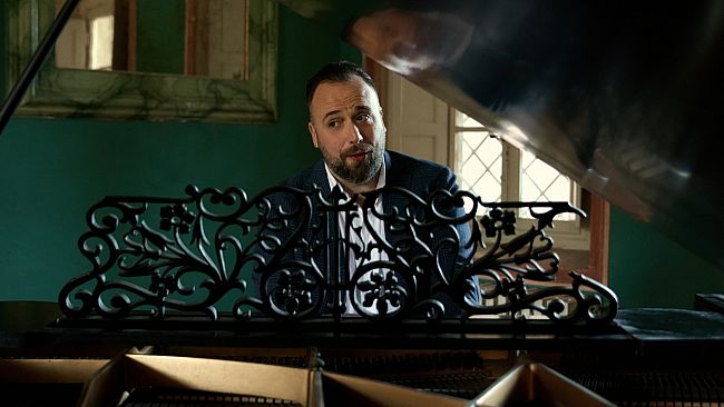 Raphael Gualazzi porta al Festival Internazionale Notomusica il suo universo musicale tra jazz, soul e canzone d'autore 