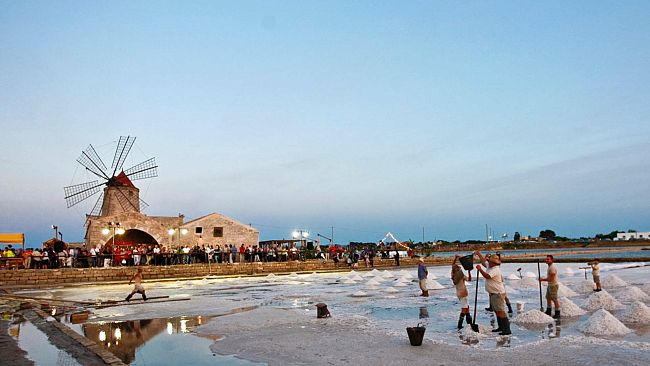 nubia-ritorna-rosso-aglio-e-bianco-sale