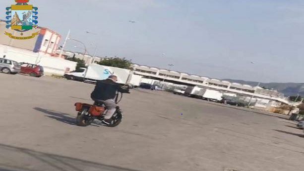 Incassava indennità per cecità assoluta ma andava in bici. Arrestato