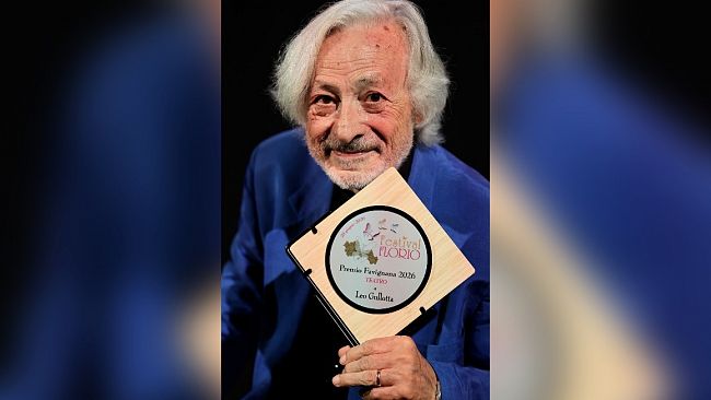 consegnato-il-premio-favignana-per-il-teatro-a-leo-gullotta