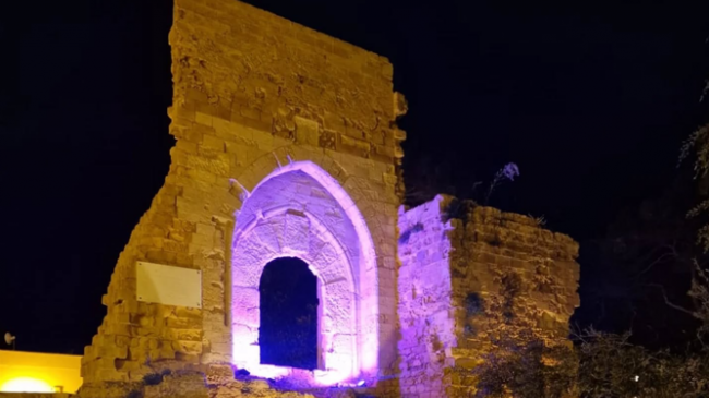Mazara, l'Arco Normanno si è illuminato di viola per la Giornata Internazionale dell'Epilessia 