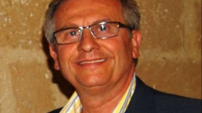 La società Dante Alighieri presenta la silloge di poesie di Tino Traina