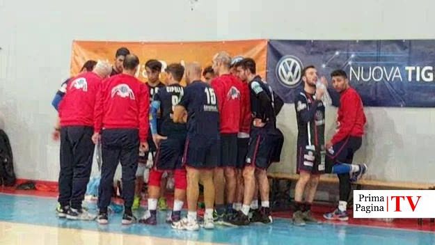 VIDEO – Essepiauto A29 Mazara Volley, sconfitta fra le polemiche con Lauria (1-3). L’intervista al vice-coach Tonino Sinacori