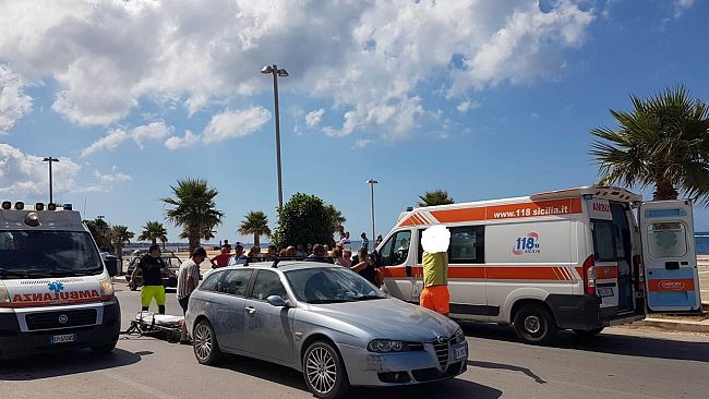 Mazara, incidente sul lungomare San Vito. Feriti due coniugi che stavano attraversando la strada
