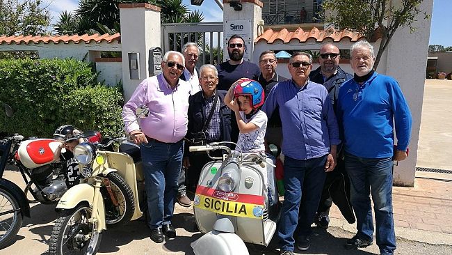 Domani la Mediolanum organizza il giro con le glorie del ciclismo Francesco Moser e Maurizio Fondriest