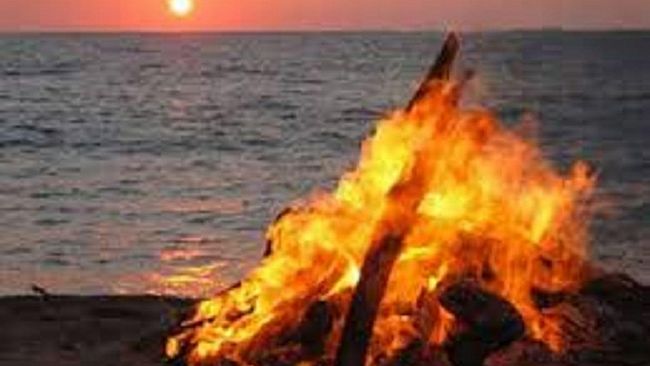 L’amministrazione Alfano emana una serie di divieti su fuochi e campeggi sulle spiagge