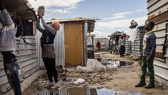 Campo migranti ghetto nella ex calcestruzzi Selinunte, i consiglieri Campagna, Viola, Milazzo e Stuppia interrogano il Sindaco