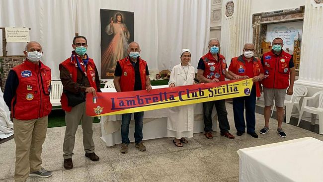 Trapani, il Lambretta Club Sicilia dona a Suor Maria Goretti beni di prima necessità per 86 famiglie