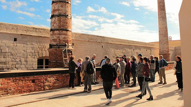 Crocieristi a Favignana. Riprendono le tappe della Costa sull’isola