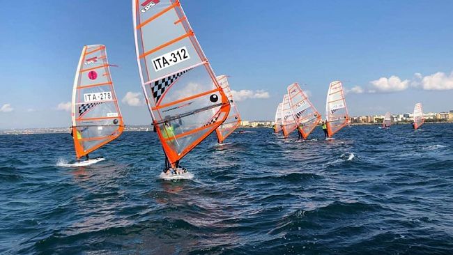 Windsurf – La Società Canottieri Marsala sede preferita dalle  squadre RSX olimpiche e nazionali