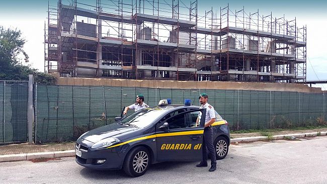 Controlli della Gdf in cantieri edili. Rilevata la presenza di lavoratori in nero