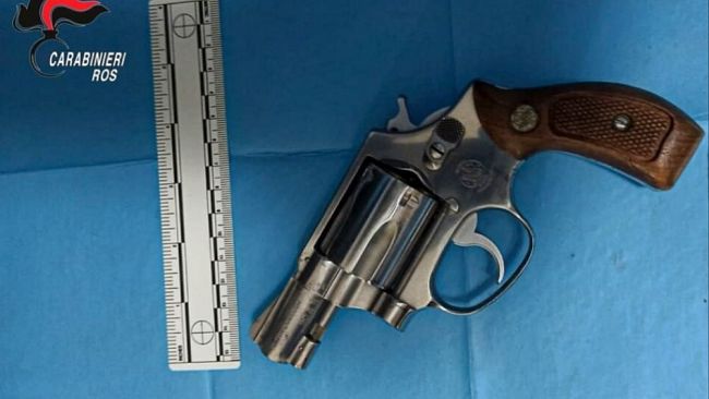 Mafia: trovata pistola nel covo di Messina Denaro
