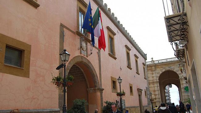 Nuova isola ecologica a Sappusi e ripristino della raccolta indumenti usati