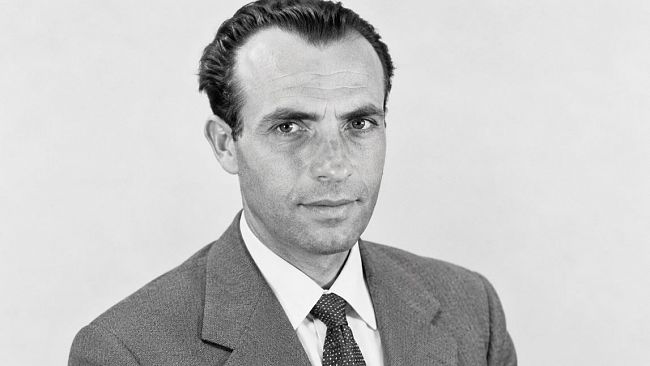 lonorevole-francesco-de-vita-e-il-legame-profondo-con-la-storia-di-petrosino-e-della-costituzione