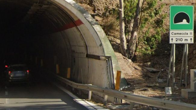Paura in una galleria dell'A19, maxi-tamponamento e 8 feriti di cui uno grave