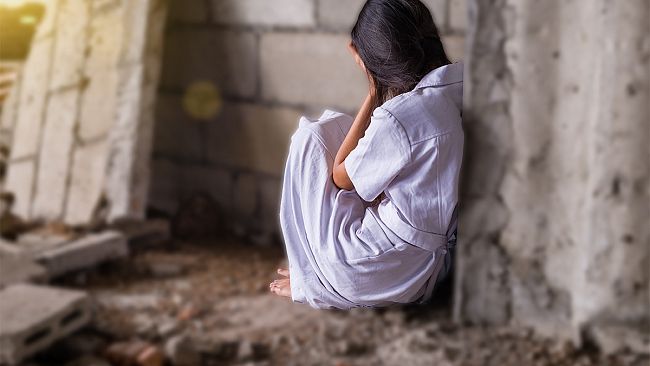 Atti sessuali con la nipotina, arrestato nonno 68enne