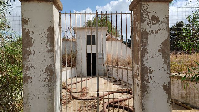 Emergenza idrica a Borgata Costiera: i cittadini denunciano lo stato di abbandono della vasca di raccolta dell'acqua