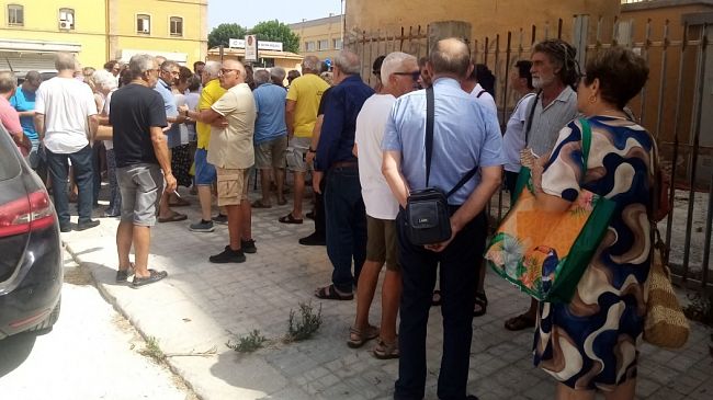 ​Inquinamento a Trapani, raccolta firme in via Nicolò Riccio per diffidare il Comune