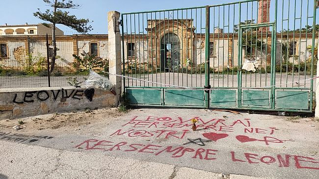 Mazara, morte di Leonardo Titone, i messaggi degli amici e compagni di scuola. Le forti parole del Vescovo Giurdanella 