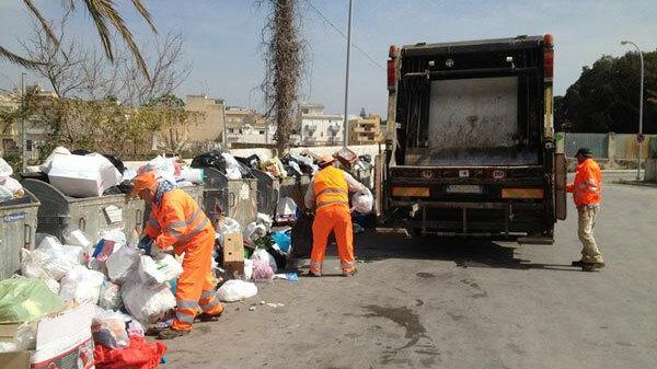 “Prima i pagamenti ai lavoratori dell’Ato”. I sindaci di Partanna e Petrosino evitano emergenza rifiuti