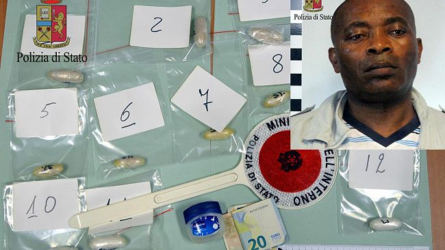 Polizia, arrestato un corriere ovulatore nigeriano per traffico di stupefacenti