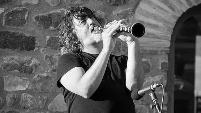 Sabato s’inaugura “Divagante” di Alessandro Bazan a Marsala  La prima antologica con opere e inediti dal 1999.  Omaggio al jazz col clarinetto di Mattaliano