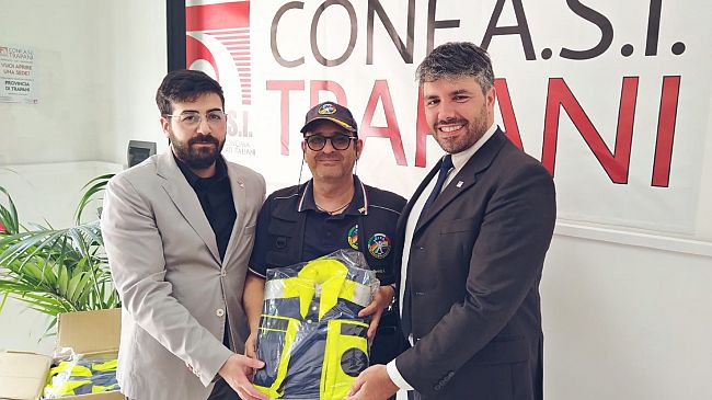 Confasi dona 10 divise di protezione civile alla Giva