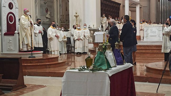 Trapani, celebrata la Messa Crismale: l'olio arriva dal Giardino di Falcone