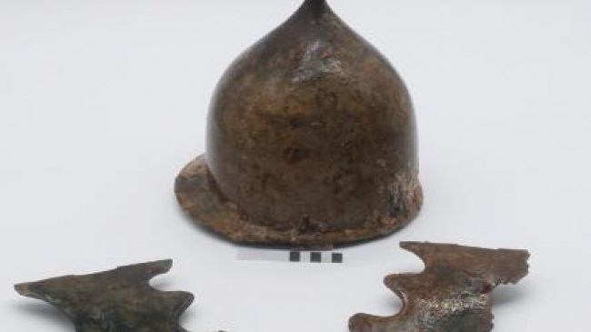 Eccezionale scoperta alle Egadi: nei fondali recuperati diversi reperti fra i quali un elmo