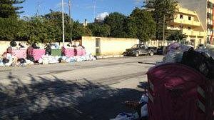 La città si sveglia nel 2014 invasa dai rifiuti