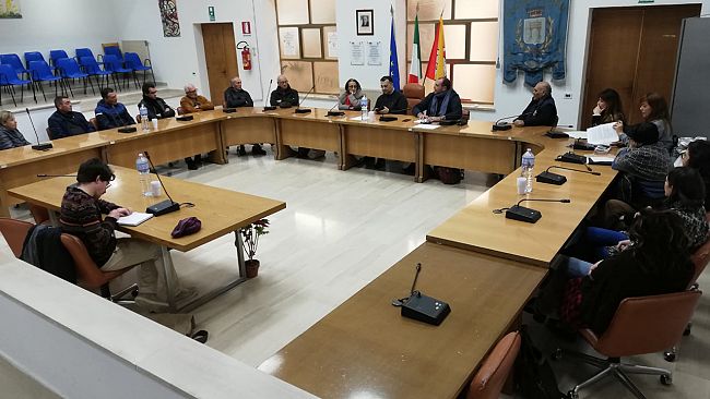 Calatafimi–Segesta. I parlamentari Raciti e Miceli a Calatafimi per incontrare il movimento «Ideeazioni» e parlare del territorio