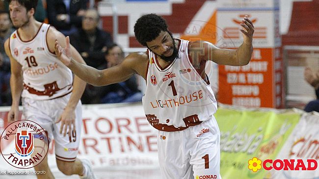 Jefferson regala la vittoria alla pallacanestro Trapani. Contro Latina termina 84-83