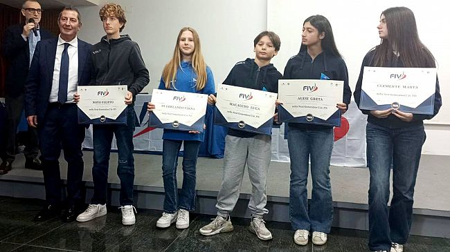 societa-canottieri-marsala-filippo-noto-premiato-per-i-successi-agonistici-della-stagione-velica-2025