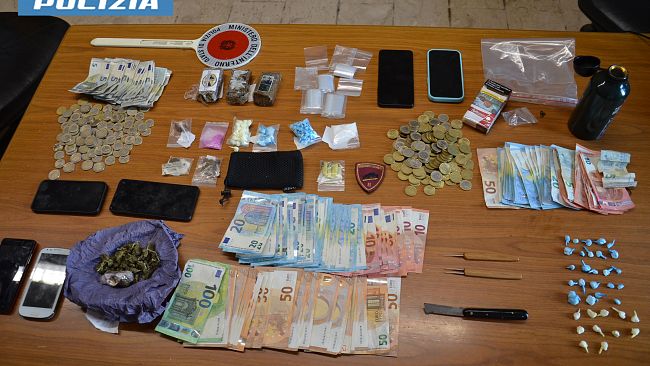 Polizia: maxi sequestro di droga, arrestato pusher a Trapani 