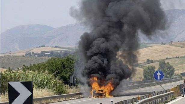 camion-in-fiamme-sulla-a29-tra-fulgatore-e-dattilo-traffico-in-tilt-e-contromano
