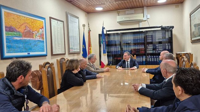 il-questore-di-trapani-in-visita-al-comune-di-castellammare-del-golfo