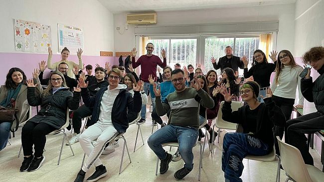 Caltagirone, Liceo Gentile apre al confronto tra sordi e udenti: “Siamo tutti uguali”.