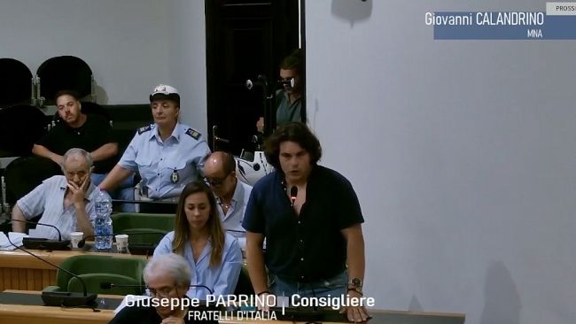 alcamo-novita-in-consiglio-comunale-parrino-aderisce-a-futuro-nazionale