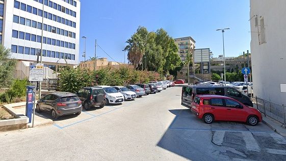 trapani-cambiano-colore-28-stalli-di-sosta-in-piazza-giacomelli